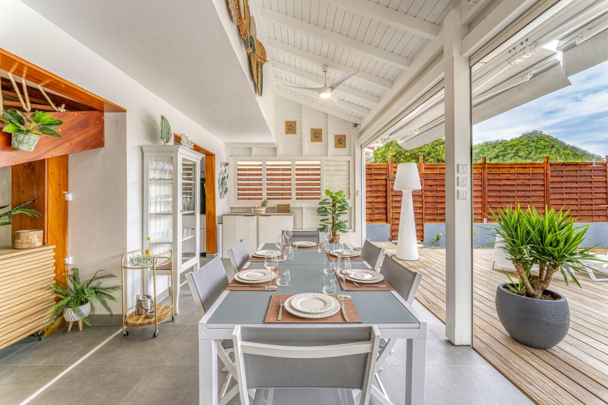 3.A louer villa avec piscine et Terre de haut Les Saintes